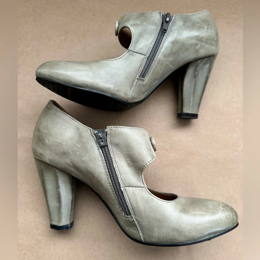 Miz Mooz Green Leather 3” Pump With Button Detail Strap. Size 6.5 - Picture 4 of 8